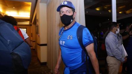 Hugo Pérez a la llegada de la Selección de El Salvador a San Pedro Sula para el partido ante Honduras.