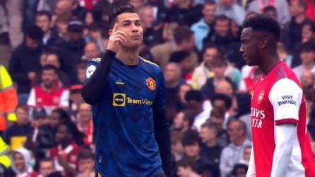 Cristiano Ronaldo se persignó, miró y señaló al cielo para dedicarle el gol a su hijo fallecido.