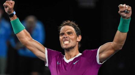 Rafa Nadal, eufórico, celebrando su triunfo sobre Matteo Berrettini en semifinales del Abierto de Australia 2022.