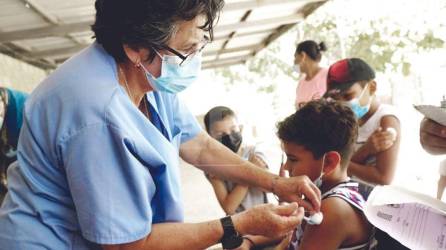 Autoridades de Salud exhortan a padres que vacunen a sus hijos.