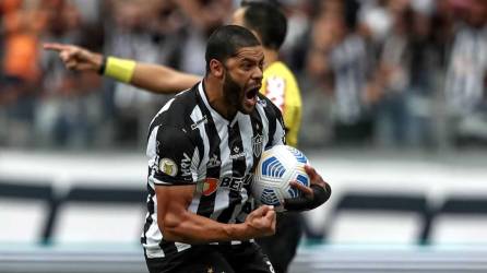 Hulk salió al rescate del Atlético Mineiro para remontar al Cuiabá.