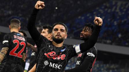 Lorenzo Insigne lideró la victoria del Napoli contra el Bolonia.