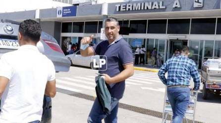 Juan Obelar a su llegada a San Pedro Sula para incorporarse al Marathón.