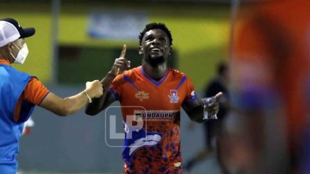 Marlon ‘Machuca’ Ramírez celebra su gol para la victoria de la UPN en El Progreso.