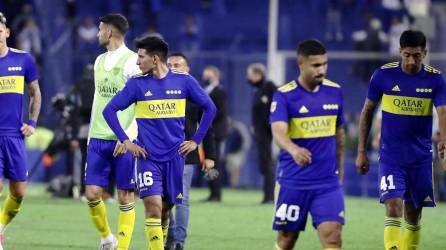 La tristeza de los jugadores de Boca Juniors tras perder en su visita a Vélez.