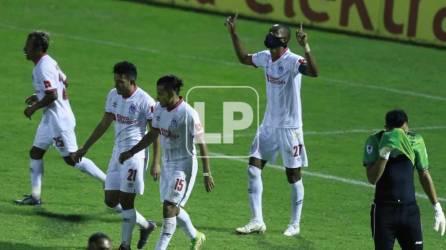 Jerry Bengtson celebrando su gol contra la Real Sociedad en el Morazán.