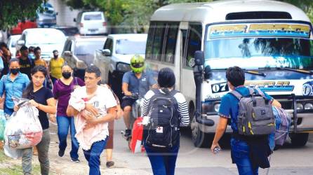 Por la Central Metropolitana de Buses circulan más de 80,000 personas diariamente, que provienen de diferentes partes del país.