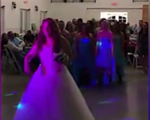 Joven con cáncer se casa y en su boda hace algo inesperado...