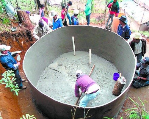 Batallón de Ingenieros construye reservorios en el corredor seco