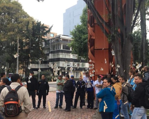 Misteriosos 'árboles de billetes' aparecen en ciudades colombianas