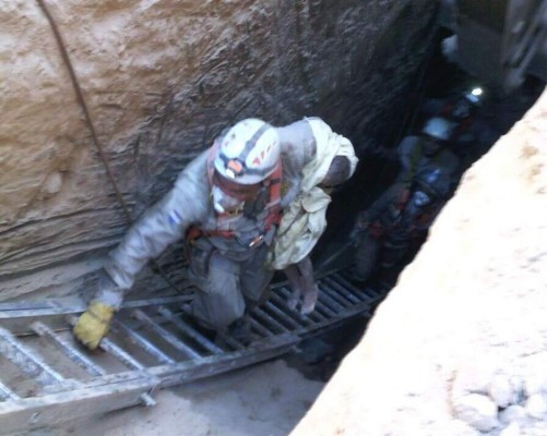 Bomberos rescatan cadáver de menor que cayó en pozo