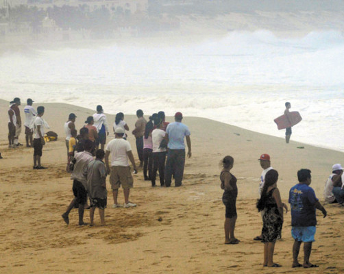 Huracán Jimena se debilita a categoría 2