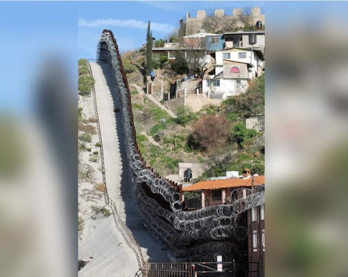 El alambre de cuchillas en la frontera de EEUU., todo un atractivo turístico