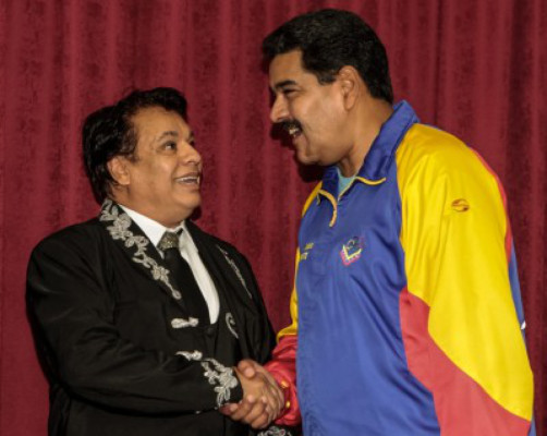 Juan Gabriel le cantó a Maduro en la víspera de su cumpleaños