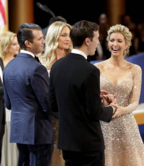 Ivanka sin duda es el rostro que más gusta de la familia Trump, aquí junto a su esposo Jared Kushner.