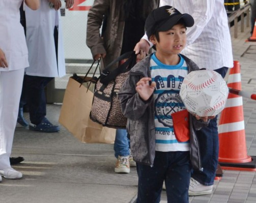 El niño abandonado en el bosque salió como héroe del hospital