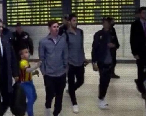 Video: Messi y su noble gesto con un niño