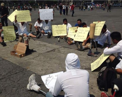 Los migrantes pidieron con pancartas apoyo a los mexicanos y al Gobierno de Honduras el pasado mes de marzo en Texas.