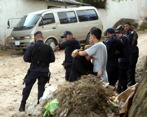 Pistoleros en motos acribillan a tres muchachos en Tegucigalpa
