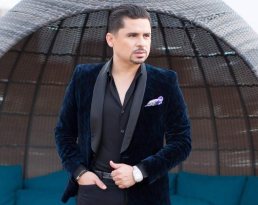 Larry Hernández le dice pu*a a una fan y se arma la guerra en redes