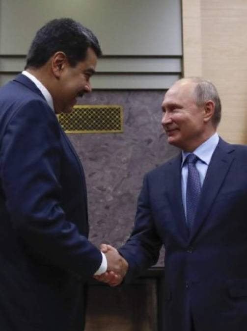 El anuncio de maniobras ocurre después de que el presidente venezolano, Nicolás Maduro, dispensara la pasada semana una visita de Estado a su par Vladímir Putin, en la que, dijo entonces, cerró acuerdos de inversión por 6,000 millones de dólares y contratos para la reparación y mantenimiento de armas.<br/>