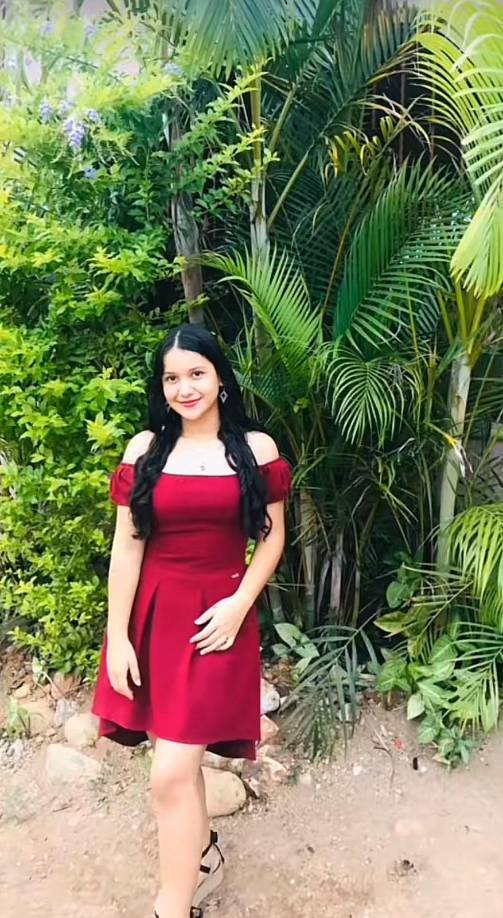 Así de bella lucía el día de la elección de la reina del centro educativo Presentación Centeno.