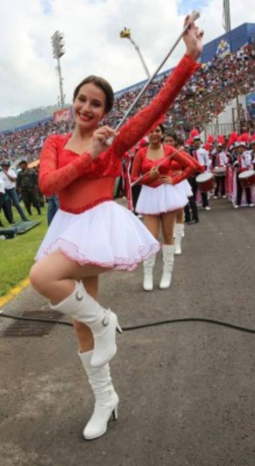 Andrea Montalbán robó las miradas en el desfile del 15 de septiembre en Tegucigalpa.