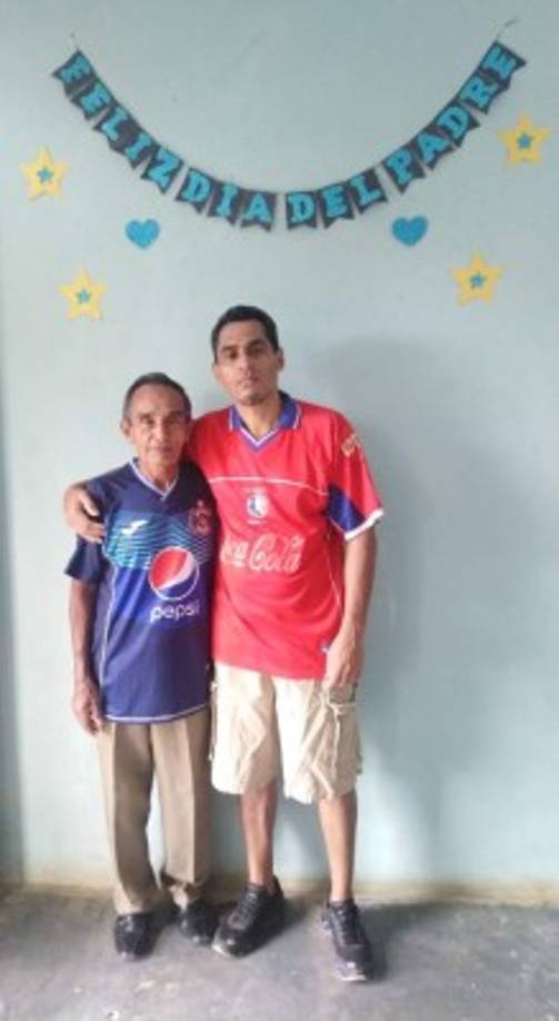 Isaías Palma: 'Mi Padre con su Camiseta de su equipo favorito'.