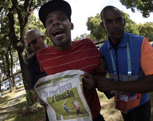 Detienen a brasileño que lloró para ver a Messi en entrenamiento
