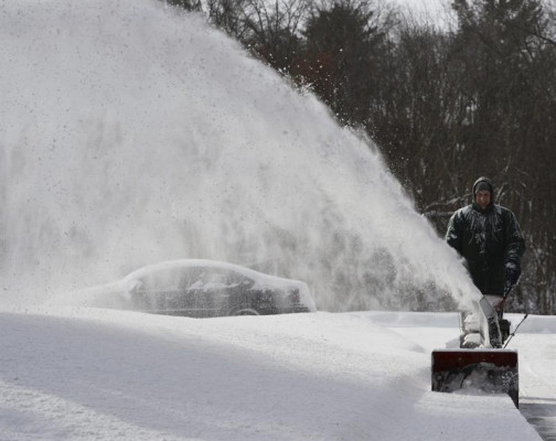 Tormenta de nieve deja nueve muertos y trae frío glacial a EUA