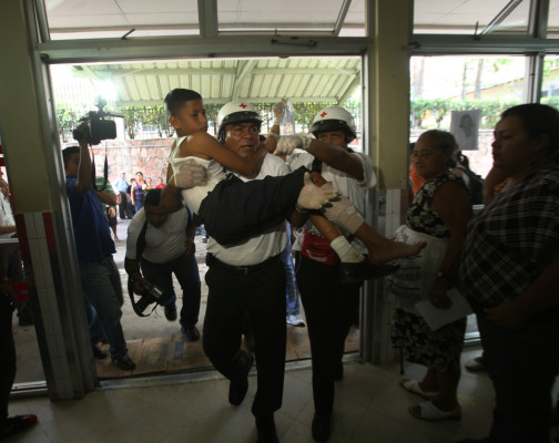 Creatividad y entrega se vive en tributo a la patria