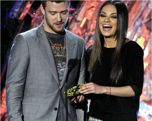 Robert Pattinson besa a Taylor Lautner en vivo