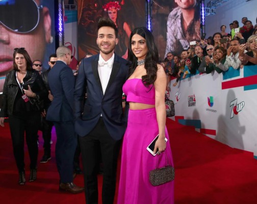 Prince Royce y su novia celebran en Tailandia