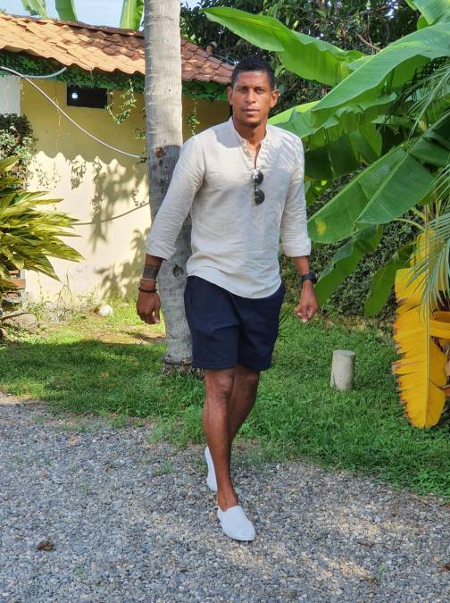 Carlo Costly: El experimentado delantero hondureño negó la información de que llegaría a las filas del Lone FC. El reciente fin de semana reapareció jugando con el club Chupacabras de la Liga de Veteranos de San Pedro Sula.