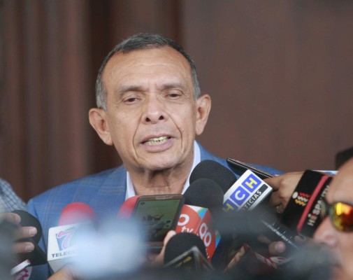 Pepe Lobo dice que no demandará al Estado de Honduras