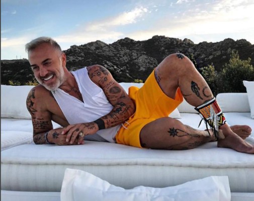 Gianluca Vacchi saca su lado más afeminado con tacones y tanga