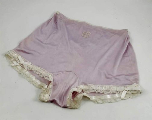 Subastan las bragas de la esposa de Hitler