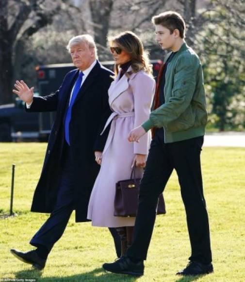 Trump y su familia pasaron el fin de semana en Nueva Jersey, donde el presidente recibió la noticia de la muerte de su hermano menor, Robert.