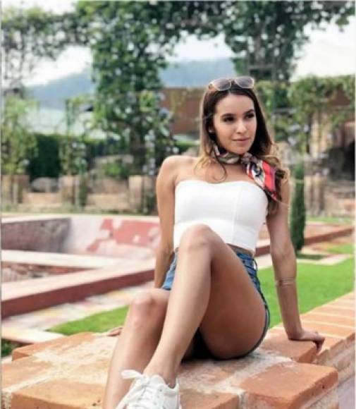 Sinea David, presentadora del programa Calle 7 Honduras, se fue de vacaciones a Antigua, Guatemala.