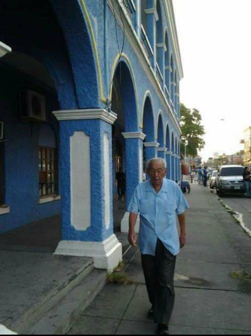 Enrique Martínez es recordado como el alcalde más honesto que ha tenido La Ceiba, cuando dirigió la comuna a finales de la década de los 80 por el Partido Liberal. Fue maestro de educación primaria y falleció en febrero de 2018. 