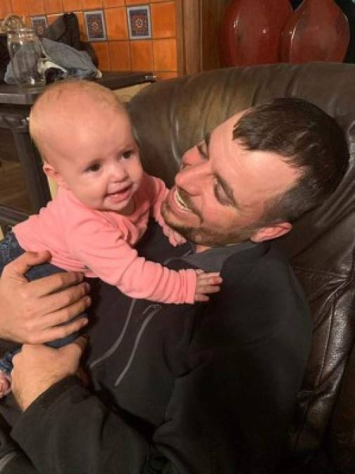 La bebé fue encontrada varias horas después por miembros de la Familia LeBarón que buscaban a sus familiares tras el ataque. La menor fue reunida ayer con su padre, Tyler Johnson, quien se encontraba en Nebraska, Estados Unidos.