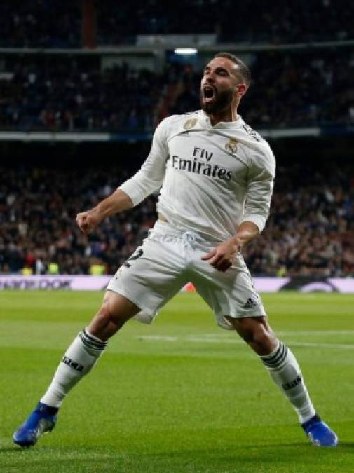 Dani Carvajal celebrando el primer gol anotado por Daniel Wass en propia puerta tras un centro suyo.