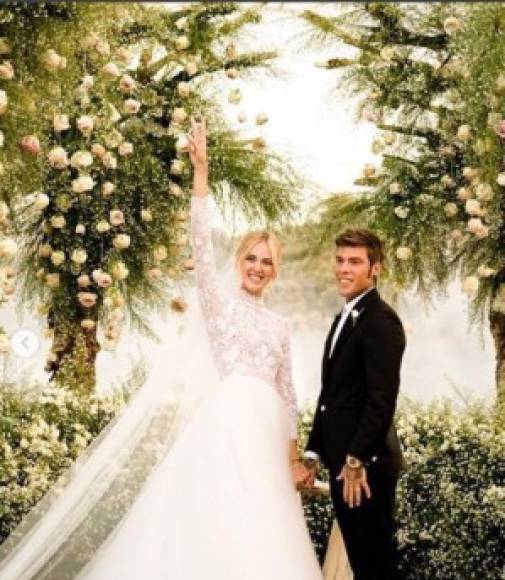 Chiara y Fedez se casaron el 1 de septiembre de 20218, Tuvieron dos hijos, Leone de 3 años y Vittoria de dos. La ruptura de su matrimonio la consideran la crónica de una muerte anunciada, por los múltiples problemas que Ferragni ha venido teniendo desde el año pasado.