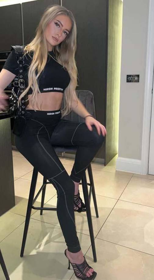 hasrobson es la cuenta de Instagram de la chica.