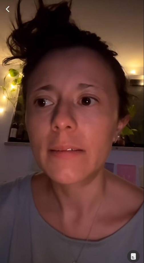 En el TikTok, relata que han sido horas cruciales y complicadas tras el ataque de Hamás a Israel, donde la actriz comparte que se ha mantenido alerta y enfatiza que cada que escuchan un sonido de alerta, ella y compañía se meten a un cuarto de seguridad.