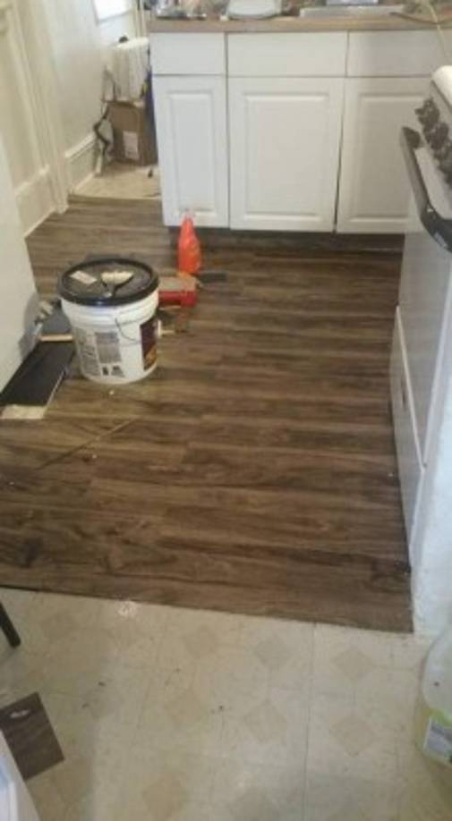 Marlon Larios trabajó arreglando su casa.