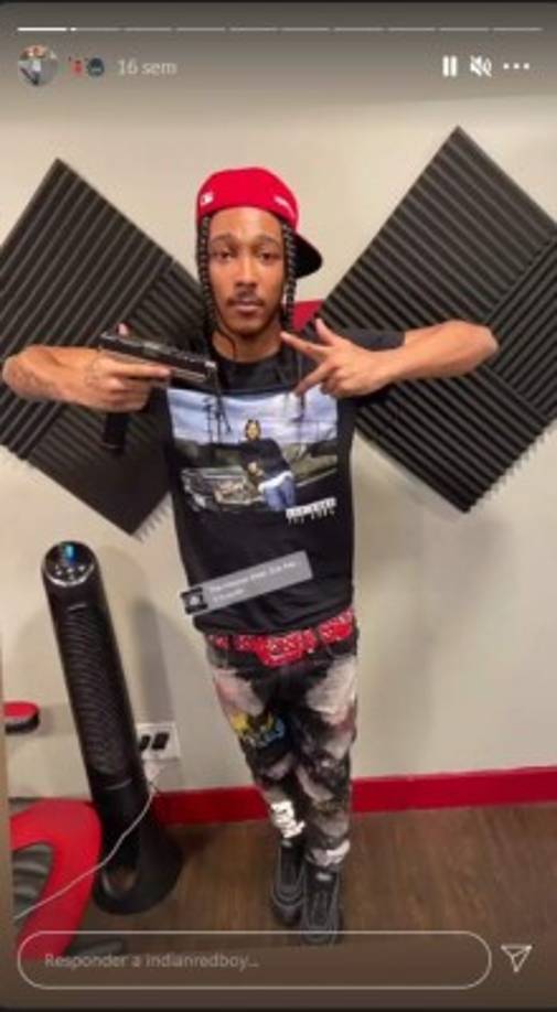 Indian Red Boy estaba inmerso en polémicas. Algunos medios describen que el joven se metía en problemas relacionados a tráfico de drogas y a menudo compartía fotografías con armas de fuego.