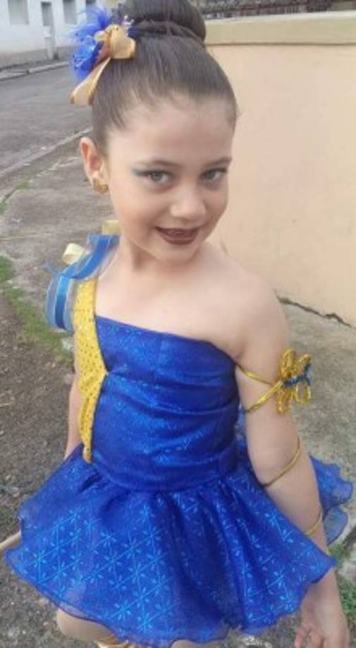 Shatchary Castro escribe: 'Bellas todas las niñas. Ellas son bellas representantes de La Paz, La Paz'.