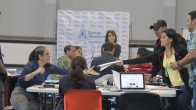 Más de 70 jóvenes son partícipes del evento que busca generar ideas en temas de educación.