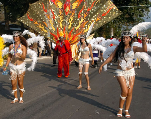 Hondureños disfrutan del Gran Carnaval de La Ceiba